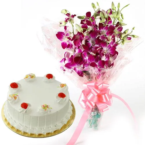 Send Rose Flowers with Choco Cake Online in India | Phoolwala