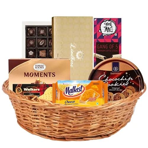Gift hamper hi-res stock photography and images - Alamy